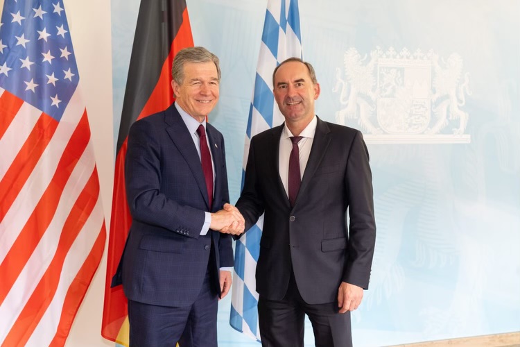 Governor Cooper shaking Bavarian Minister's Hand
