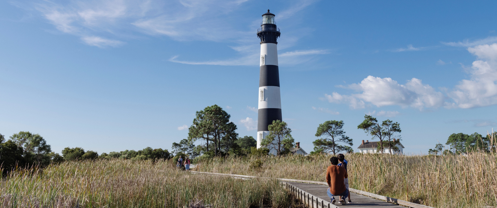 family walking towards bodie lighthouse
